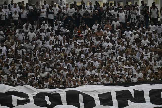 Corinthians vai para oitava final e tenta espantar sina de vices
