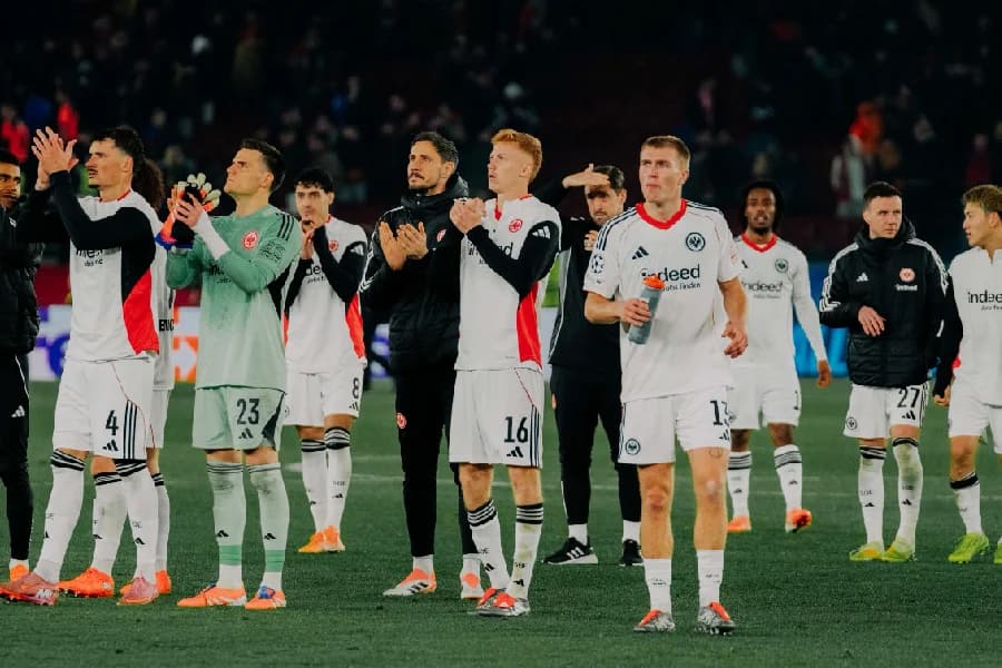 Eintracht Frankfurt x Augsburg: onde assistir, horário e escalações