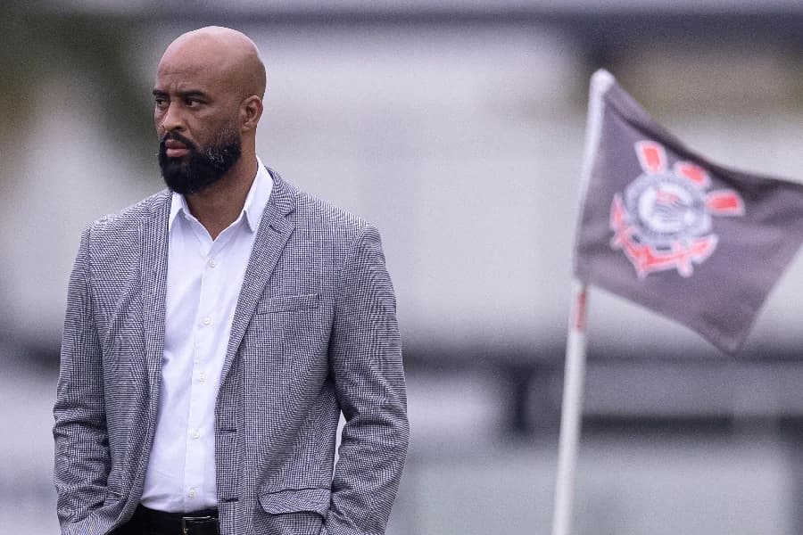 Corinthians anuncia saída de Fabinho Soldado após título da Copa do Brasil