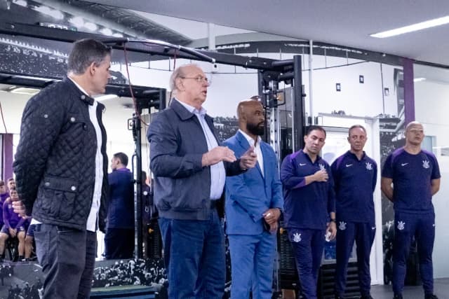 Vice do Corinthians xinga torcedores e diz: ‘dei uma Copa do Brasil e ainda reclama?’