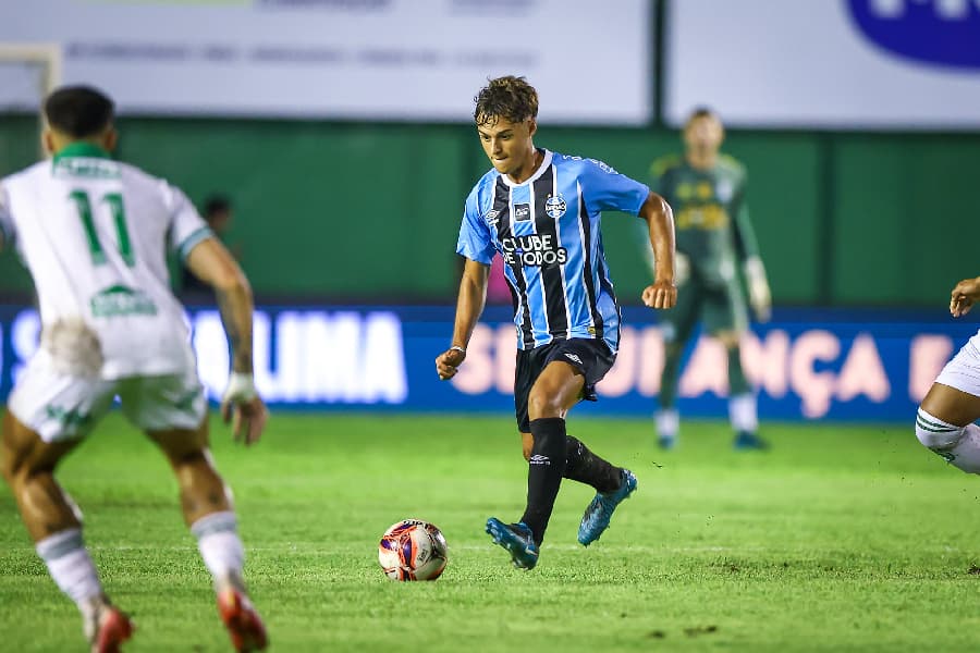 Com início de segundo tempo avassalador, Grêmio goleia o Avenida na estreia do Gauchão