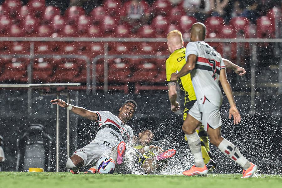 São Paulo supera pressão e vence a 1ª no Paulistão com gol de Luciano