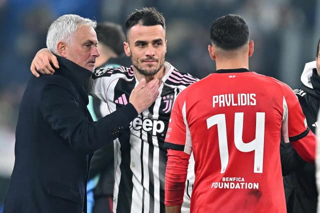 Juventus vence Benfica e complica vida dos portugueses