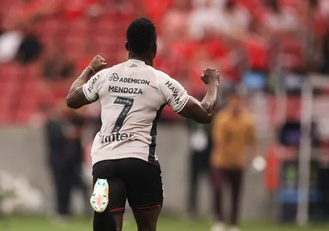 No Beira-Rio, Athletico supera o Internacional na estreia