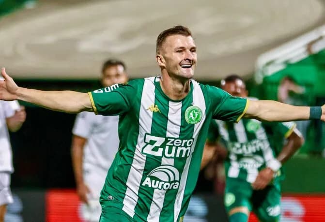 Em retorno à elite, Chapecoense busca virada e vence o Santos