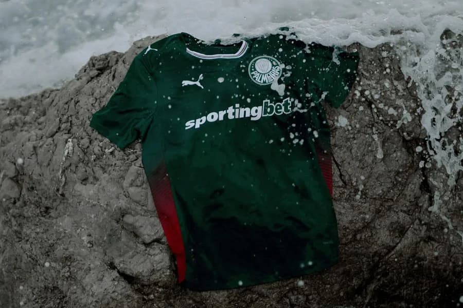Palmeiras lança camisas com detalhes em vermelho para 2026