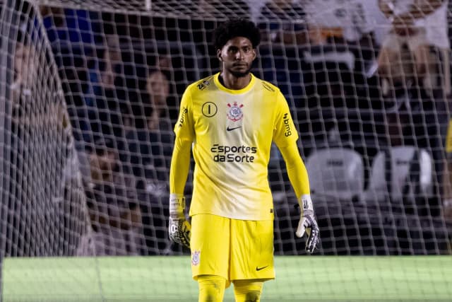 Hugo Souza critica Vila Belmiro: ‘Santos merece mais cuidado’