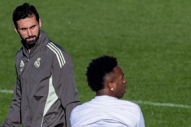 Real Madrid: Arbeloa deve sair após queda na Champions League