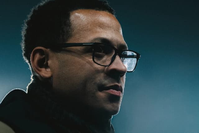 Solução ‘caseira’: quem é Liam Rosenior, novo técnico do Chelsea