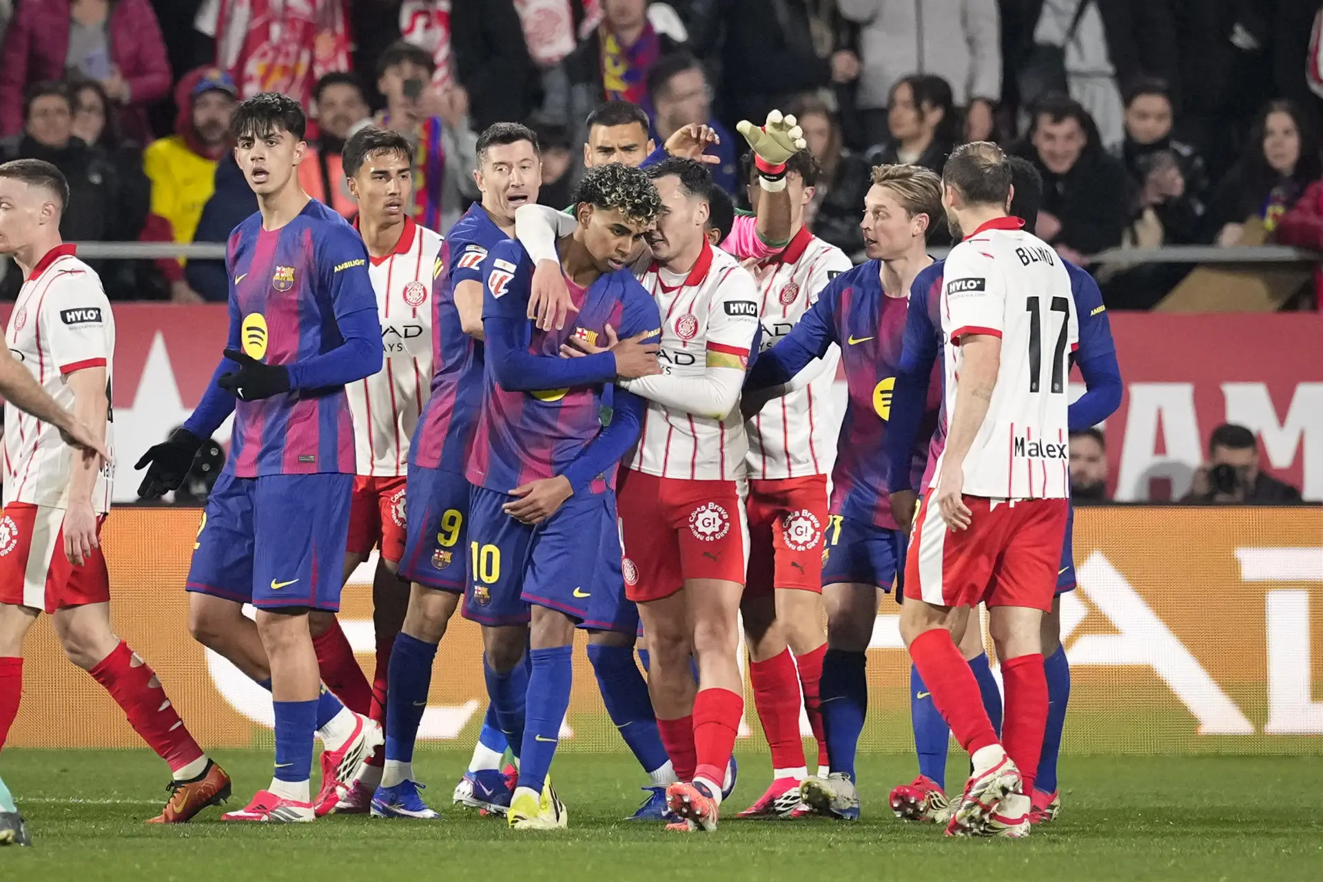 Barcelona perde para o Girona e vê frear perseguição ao líder