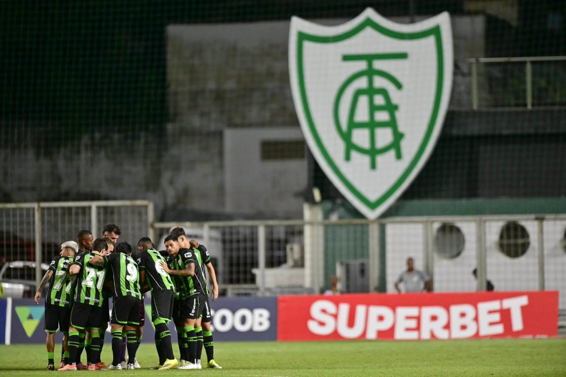 América vira sobre o North com dois pênaltis nos acréscimos