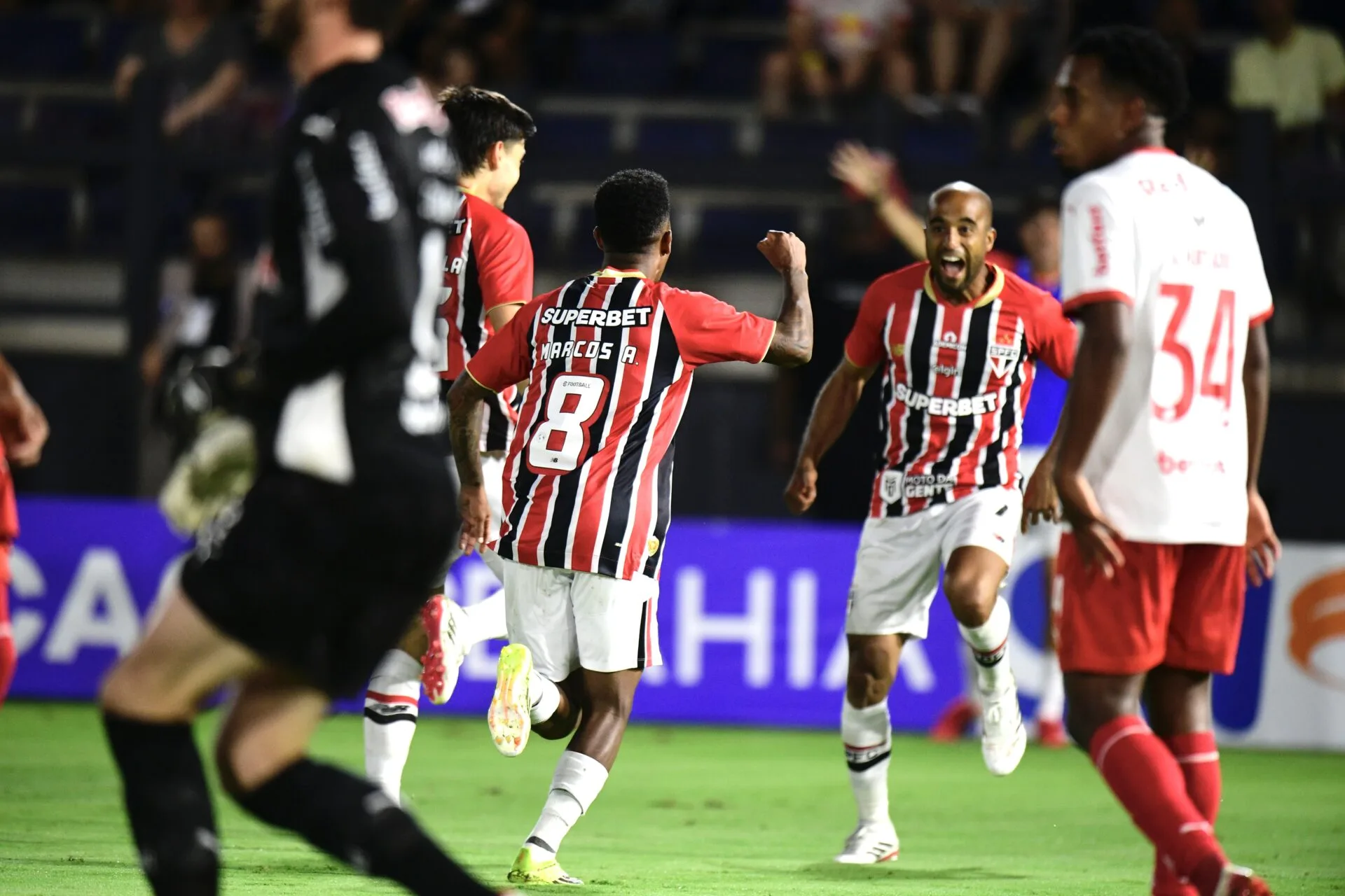 São Paulo bate o Bragantino fora e vai à semifinal do Paulistão