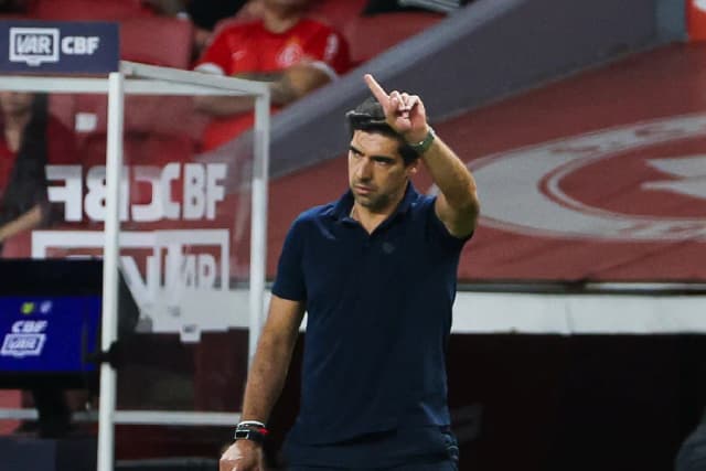 Abel cita o São Paulo e fala em ‘decreto da arbitragem’ contra o Palmeiras