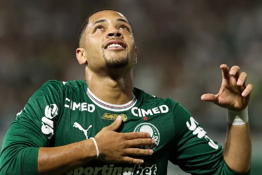 Vitor Roque brilha, Palmeiras goleia o Capivariano e avança à semifinal