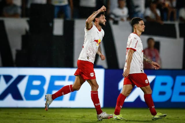 Com dois expulsos, Bragantino resiste e segura empate contra o Athletico-PR