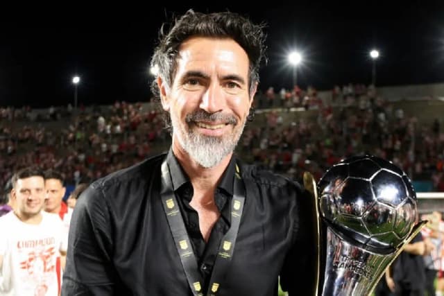 Quem é Eduardo Domínguez, técnico do Estudiantes e alvo do Galo