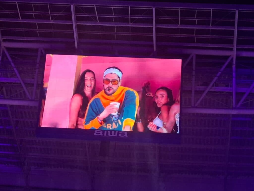 Bad Bunny usa agasalho de Pelé na Copa de 66 em São Paulo