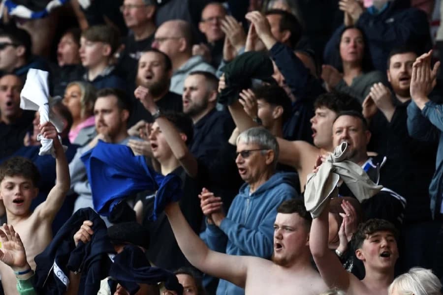 Como Leicester e Sheffield Wednesday servem de exemplo para clubes brasileiros