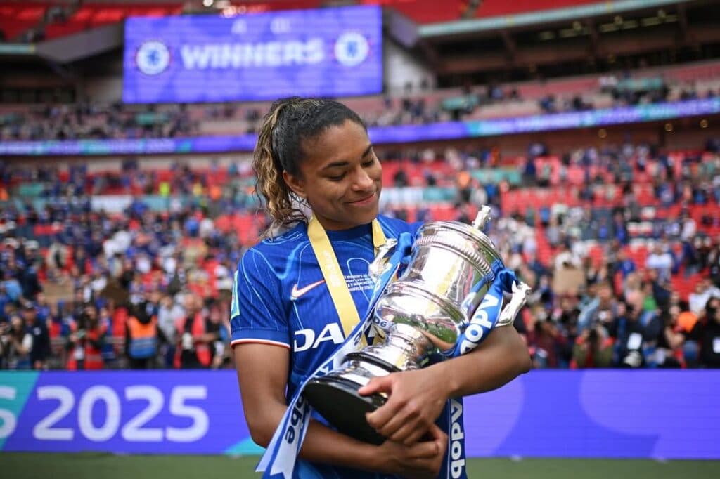 Macario assina com San Diego Wave em transferência recorde