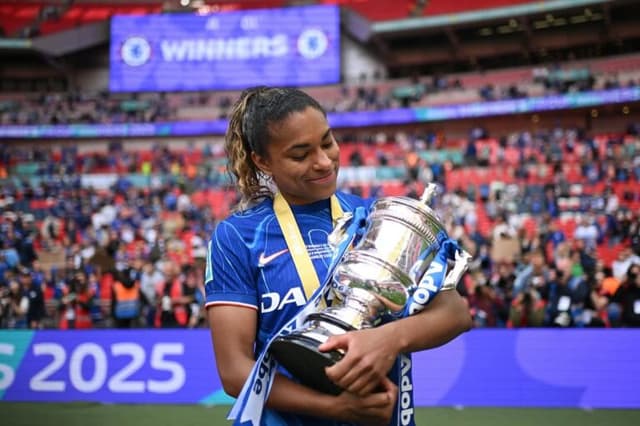 Macario assina com San Diego Wave em transferência recorde