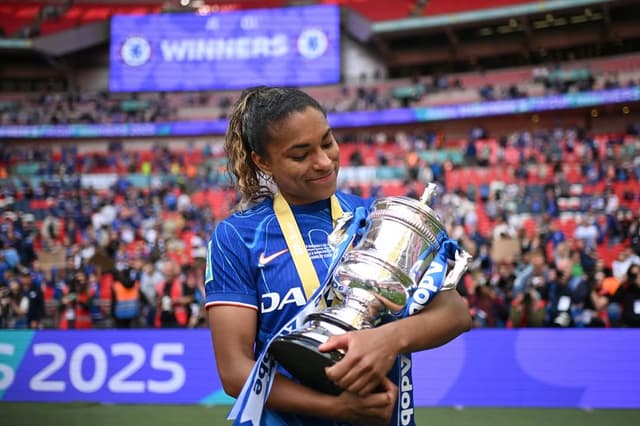 Macario assina com San Diego Wave em transferência recorde