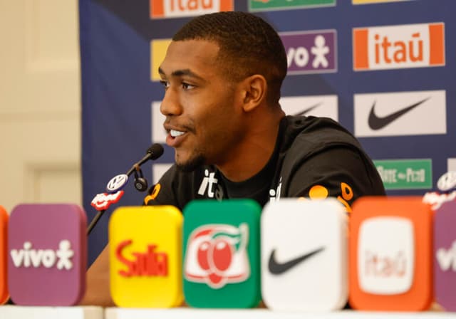 Rayan ‘explica’ estilo de jogo em primeira coletiva na seleção