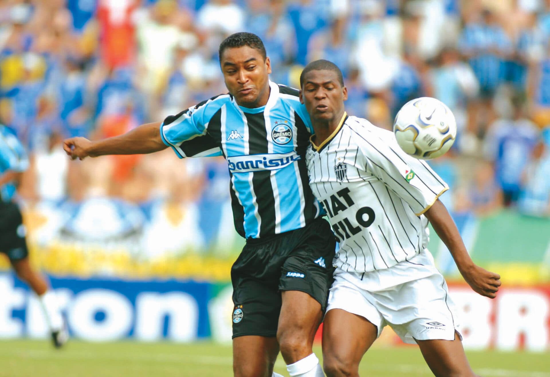 Roger Machado, como jogador e técnico, no acervo de PLACAR