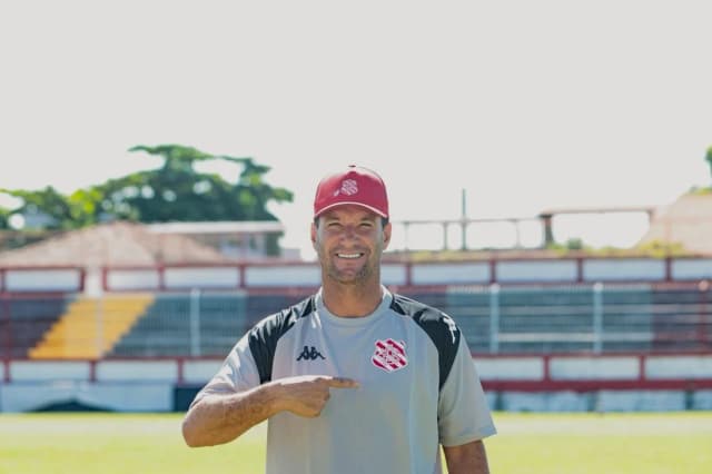 Thiago Neves assume como técnico do sub-20 do Bangu