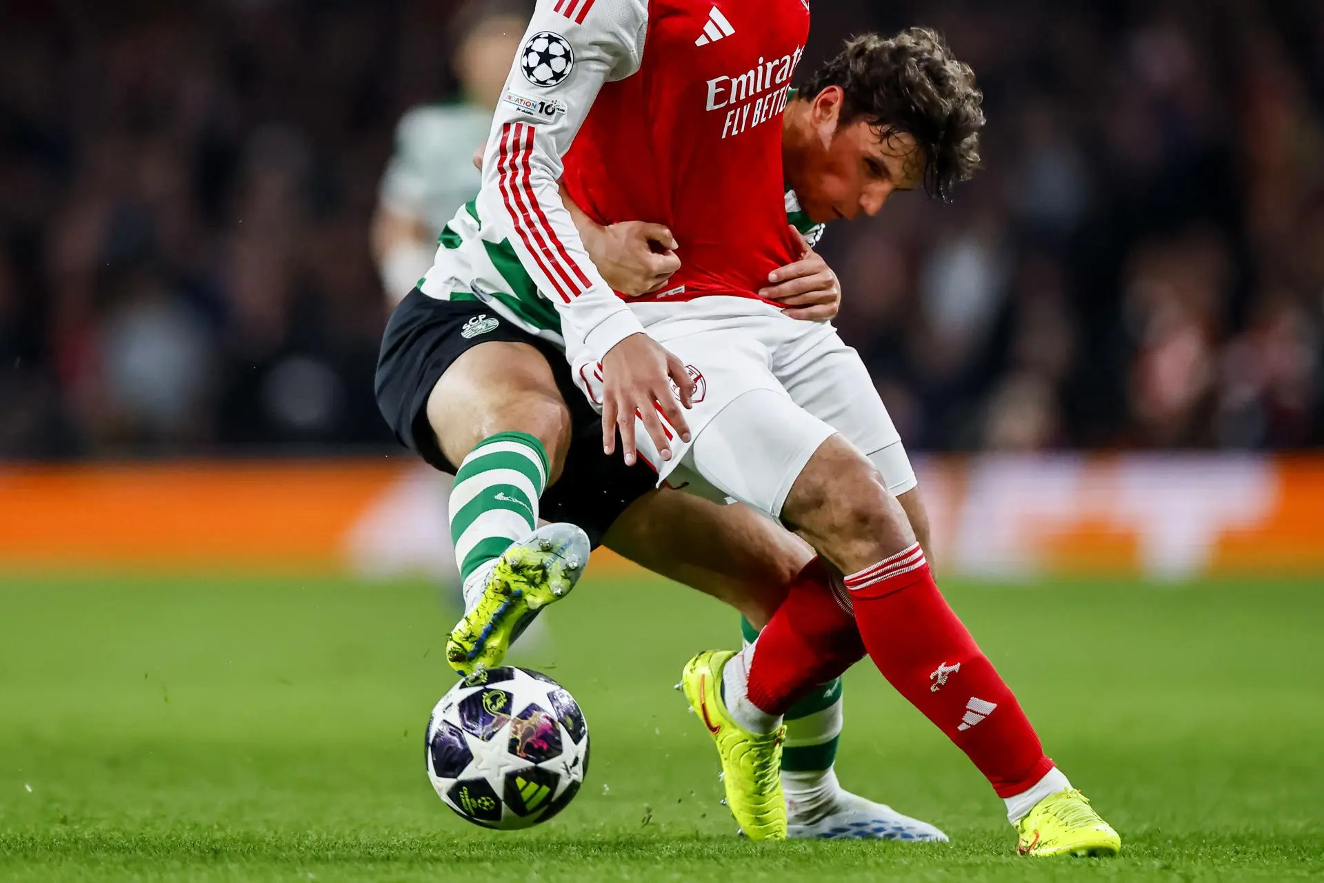 Arsenal segura pressão do Sporting e avança à semifinal