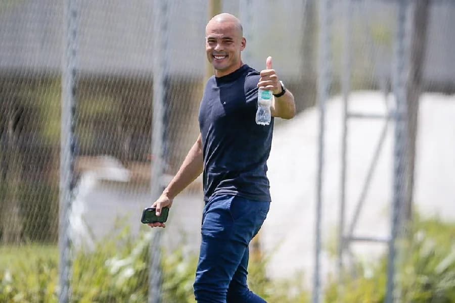 Ex-goleiro Julio Cesar terá cargo no Corinthians