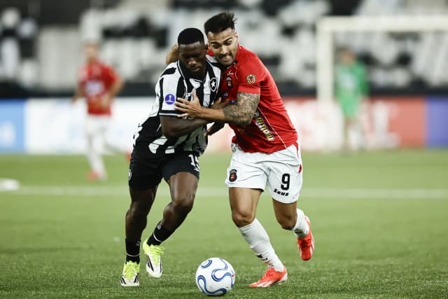 Botafogo decepciona e empata com Caracas no Nilton Santos