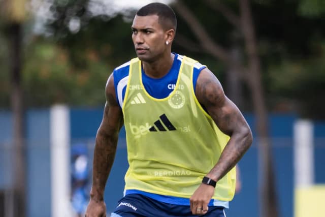 Walace é cortado do Cruzeiro por indisciplina e desfalca time