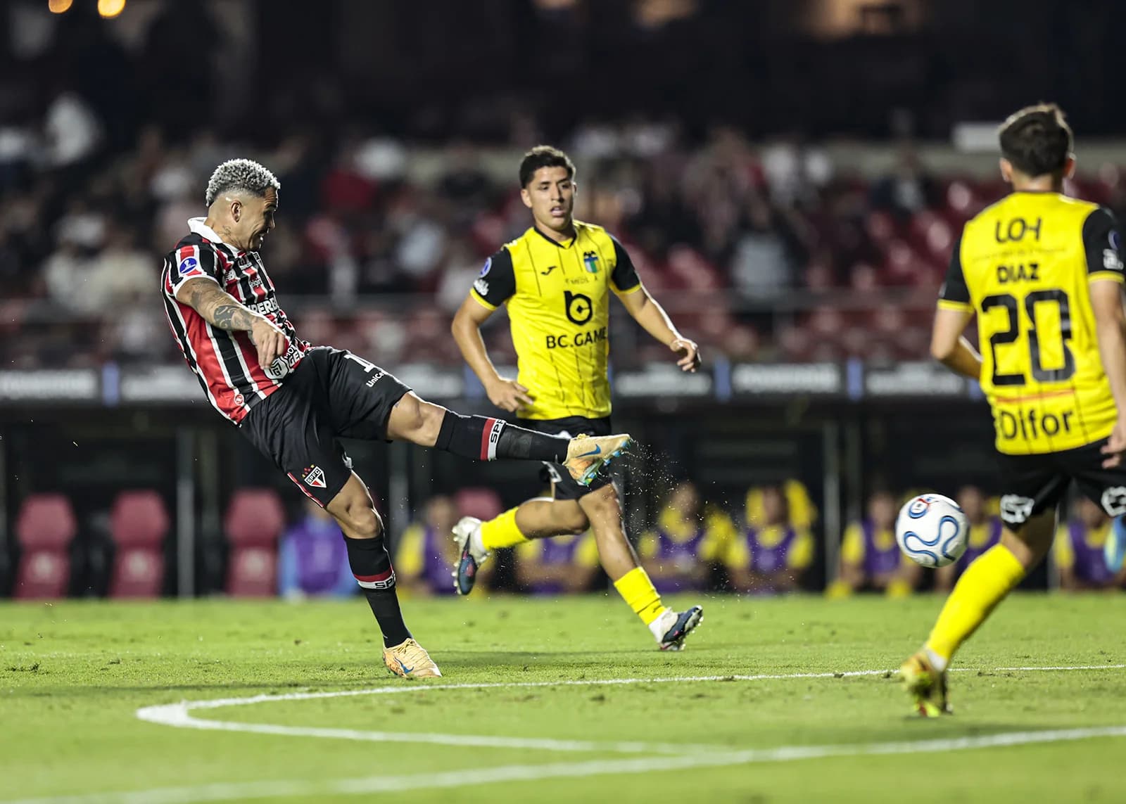 São Paulo bate O’Higgins e assume liderança de grupo da Sula