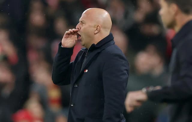 Arne Slot critica Liverpool após goleada do Manchester City