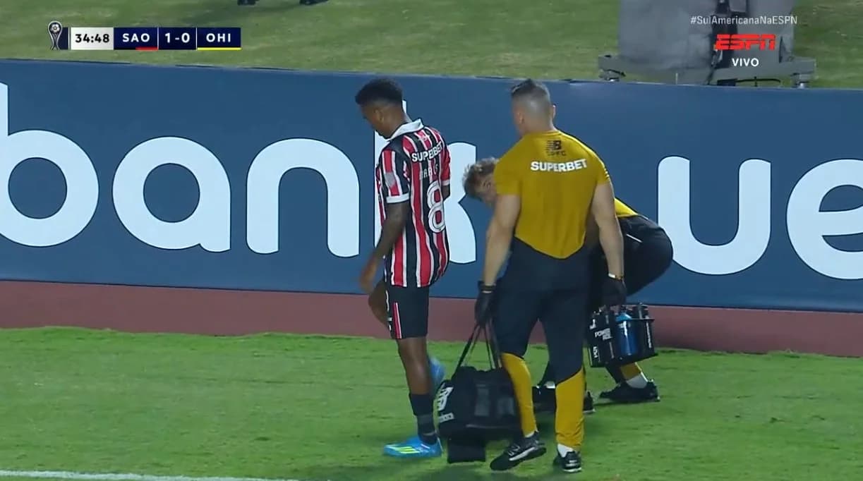 Marcos Antônio sai com dores e preocupa São Paulo