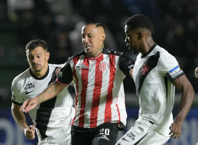 Com reservas, Vasco empata sem gols com Barracas Central