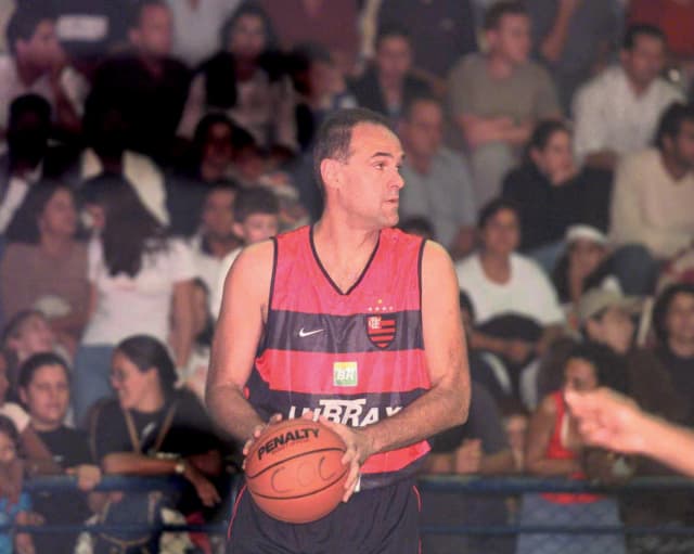 Palmeiras, Corinthians e Flamengo homenageiam Oscar Schmidt