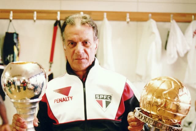 20 anos sem Telê Santana: títulos e fotos do Mestrê