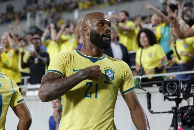 Igor Thiago relembra desafios de adaptação na Europa: ‘Me fortaleceram’