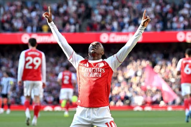 Arsenal supera Newcastle e retoma liderança da Premier League