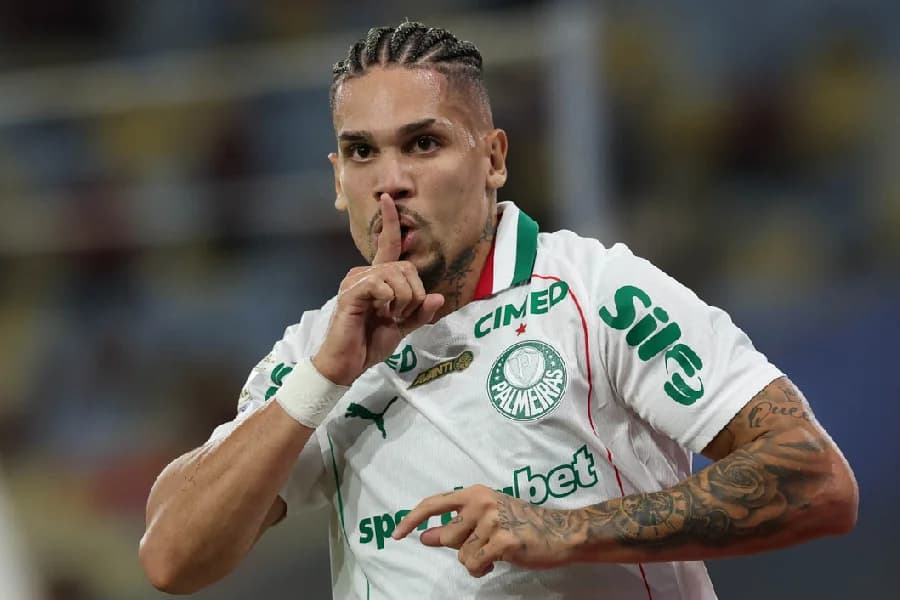 Flamengo x Palmeiras: Paulinho faz sinal de “silêncio” e gera confusão; veja
