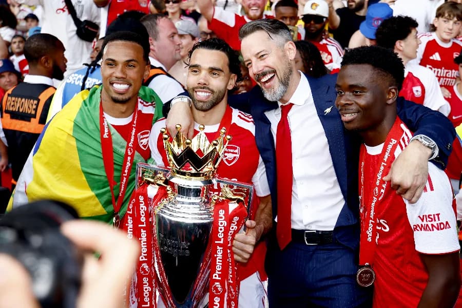 Donos do Arsenal prometem reforços: ‘Buscaremos nos fortalecer’