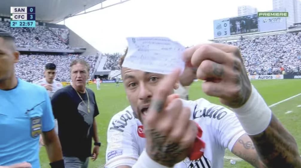 Neymar é substituído por engano em Santos x Coritiba