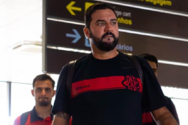 Ponte Preta busca técnico e Danilo, ex-Corinthians, é cotado