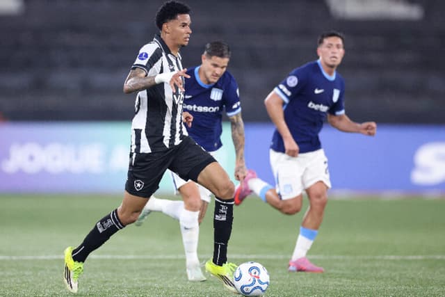 Botafogo define valor mínimo para venda de Newton; confira