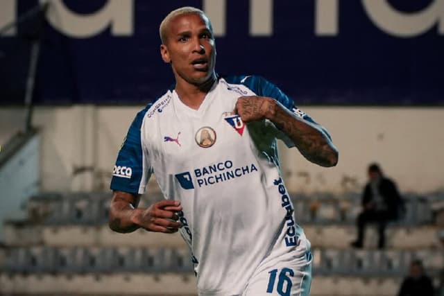 Deyverson marca, manda rivais se calarem – e depois se arrepende