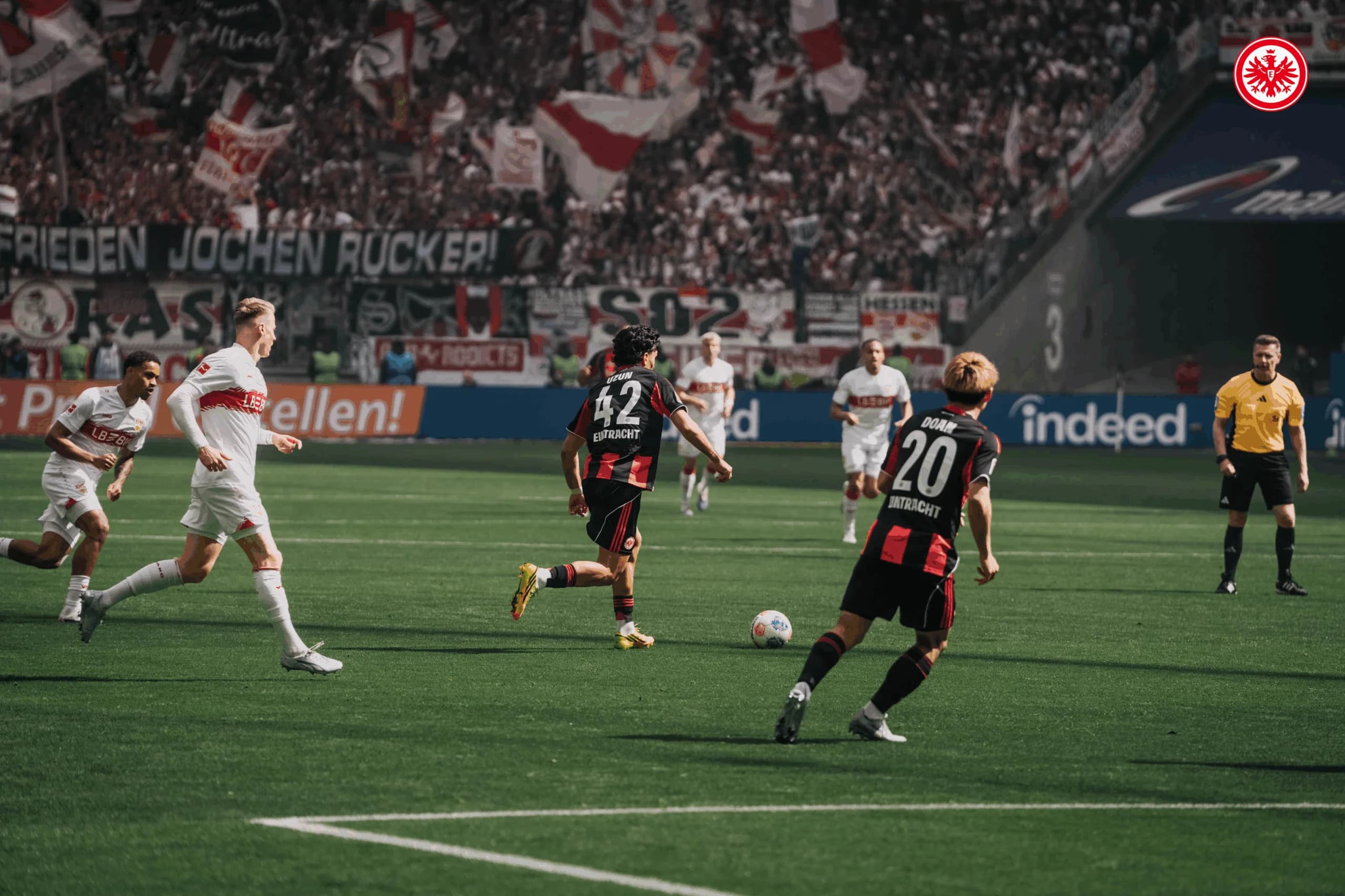 Frankfurt busca empate, mas Stuttgart vai à Champions