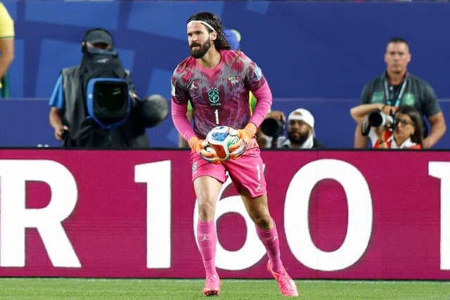Fifa anuncia que Brasil não usará uniforme vermelho contra a Escócia