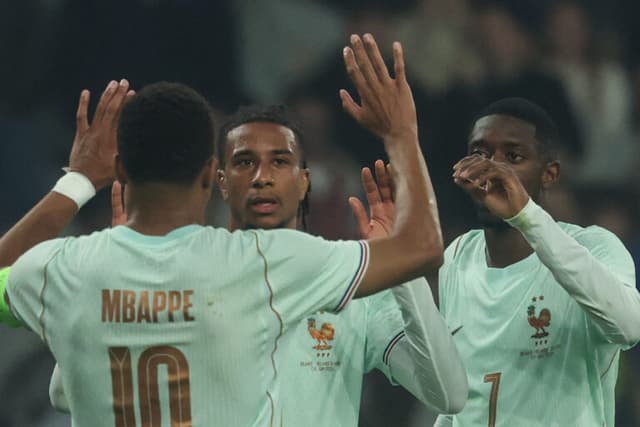 Dembélé pede mais defesa a Mbappé na França, diz jornal