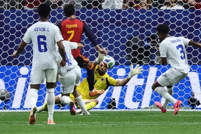 Por que Vozinha? A história do goleiro de Cabo Verde que brilhou contra a Espanha